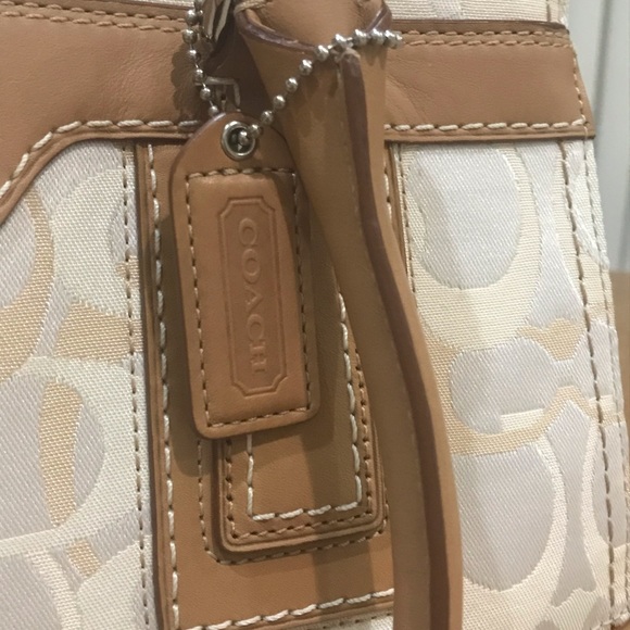 COACH Handbag almost new used a couple of times. - Picture 2 of 8